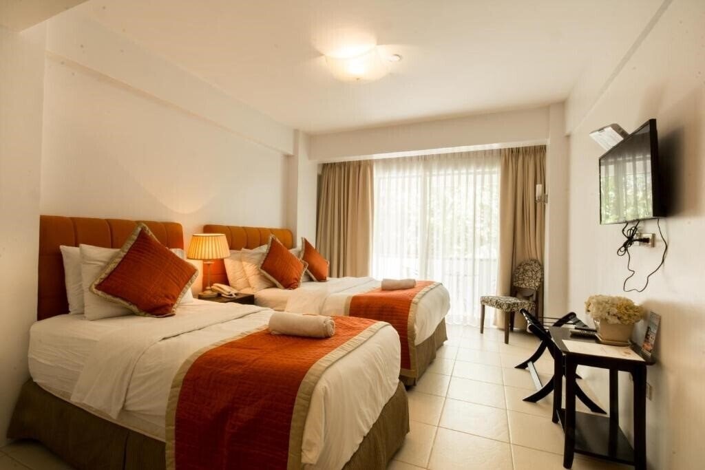 Imaginea White House Beach Resort 3*
