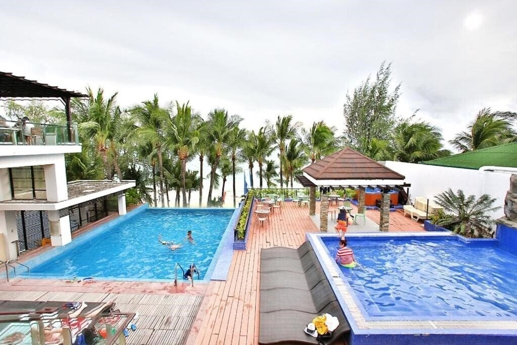 Hotel Crown Regency Beach Resort 3*