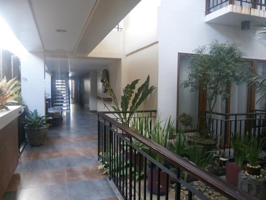 Imaginea Crown Regency Beach Resort 3*