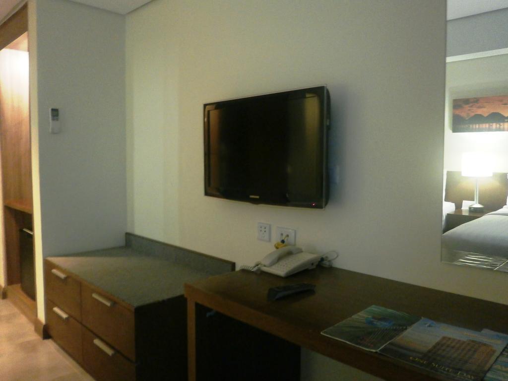 Imaginea Crown Regency Beach Resort 3*