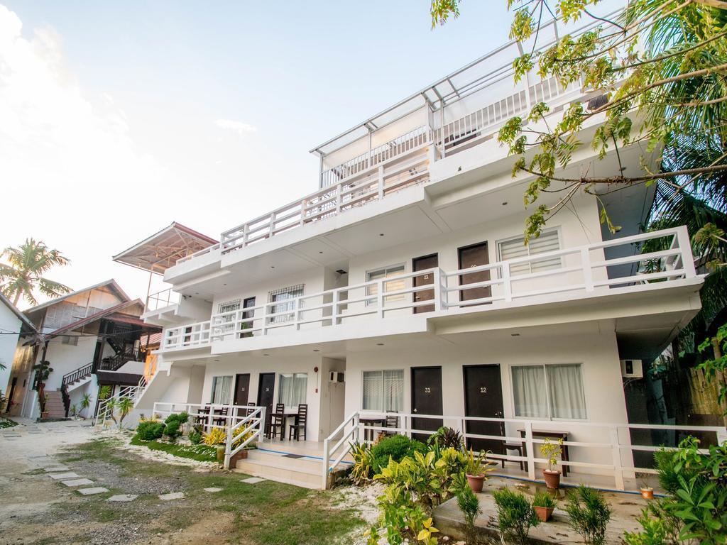 Фото The Beach House Boracay 4*