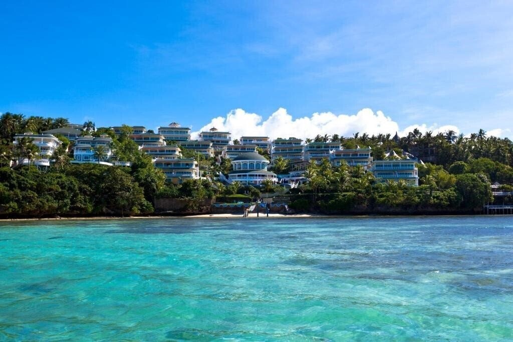 Hotel Monaco Suites De Boracay 5*