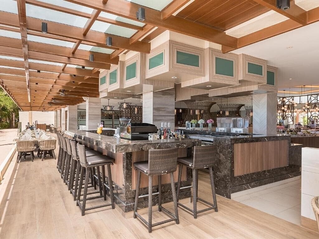 Imaginea Henann Palm Beach Resort 4*