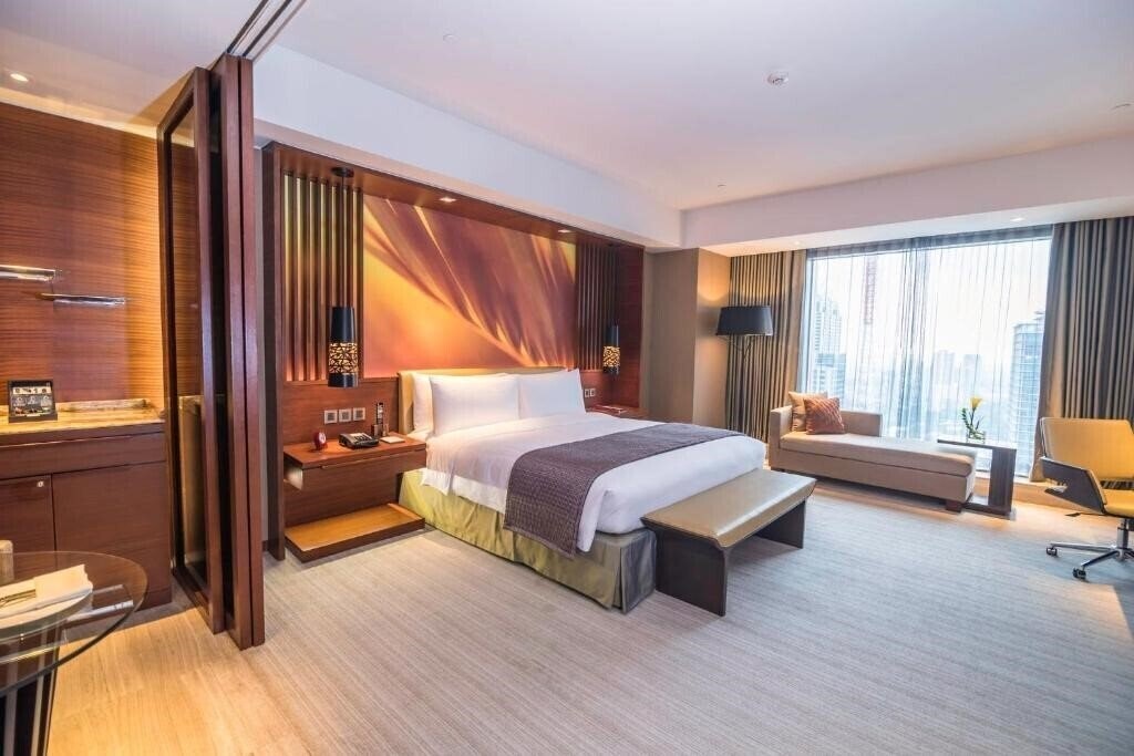 Отель Marco Polo Ortigas Manila 5*
