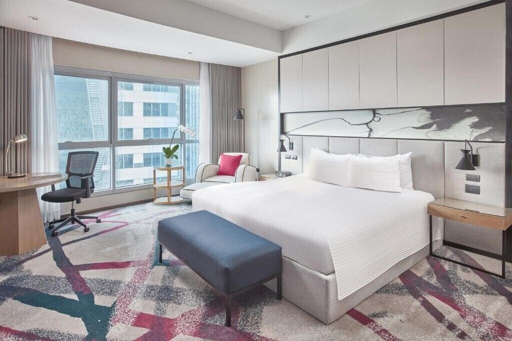 Imaginea Crowne Plaza Galleria 5*