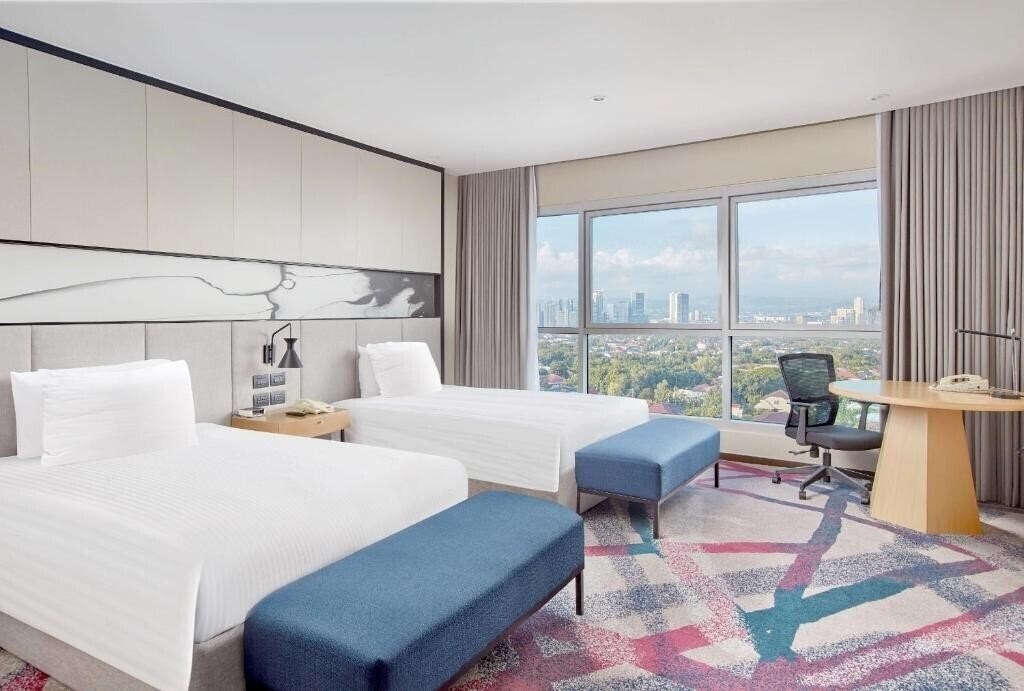 Imaginea Crowne Plaza Galleria 5*