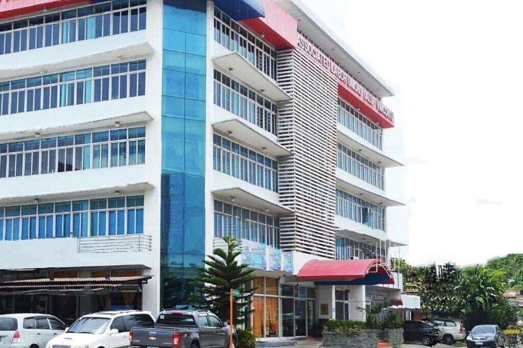 Отель Alu Hotel Davao 2*
