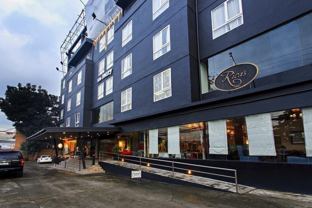 Imaginea The Henry 4*