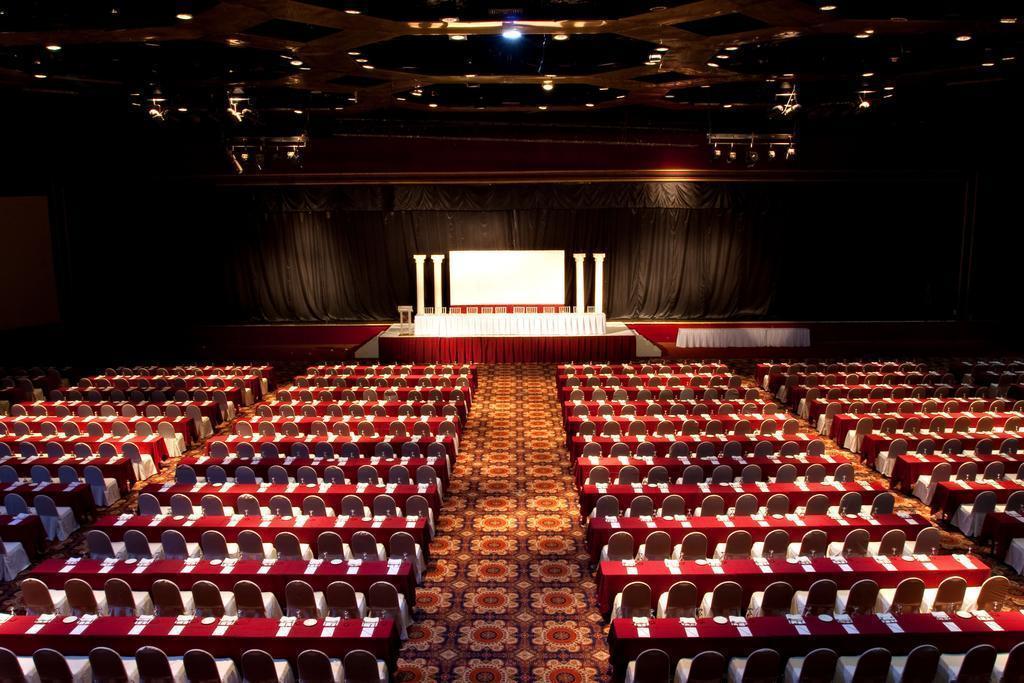 Fotografii Waterfront Cebu City Hotel & Casino 4*