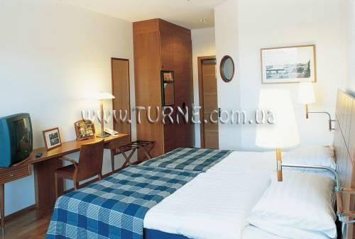 Отель Radisson Blu Plaza 4*