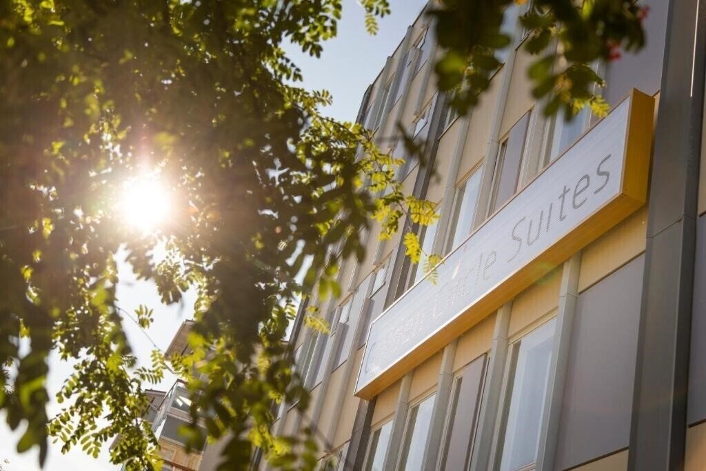 Отель Hotel Golden Circle Suites 4*