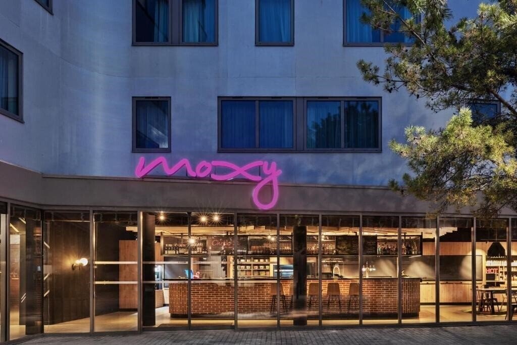 Отель Moxy Amiens 3*