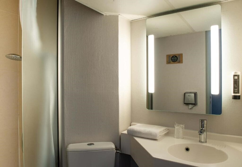 Imaginea B&B Hotel Saint Quentin 2*