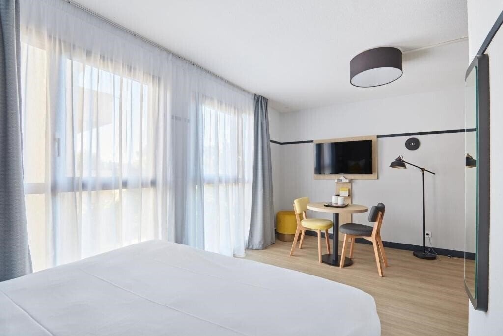 Фотография Appart Hotel Odalys City Signature Aix en Provence Les Floridianes (ex. Appart'Hotel Odalys City Les Floridianes) 4*