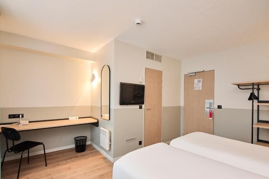 Imaginea Ibis Styles Poissy Paris 3*