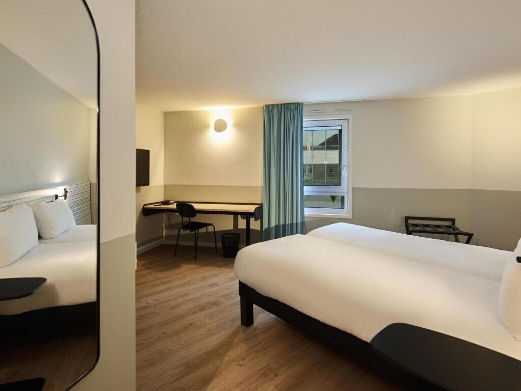 Imaginea Ibis Styles Poissy Paris 3*