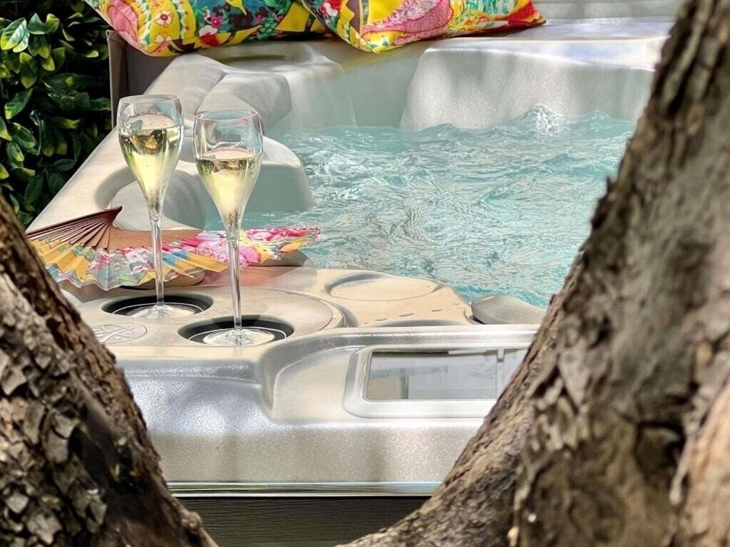 Изображение Croisette Beach Hotel Cannes MGallery Collection (ex. Croisette Beach, Mercure Croisette Beach, Mercure Cannes Croisette Beach Hotel) 4*