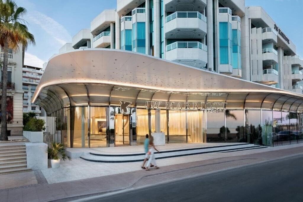 Картинка JW Marriott Cannes (ex. Palais Stephanie) 5*