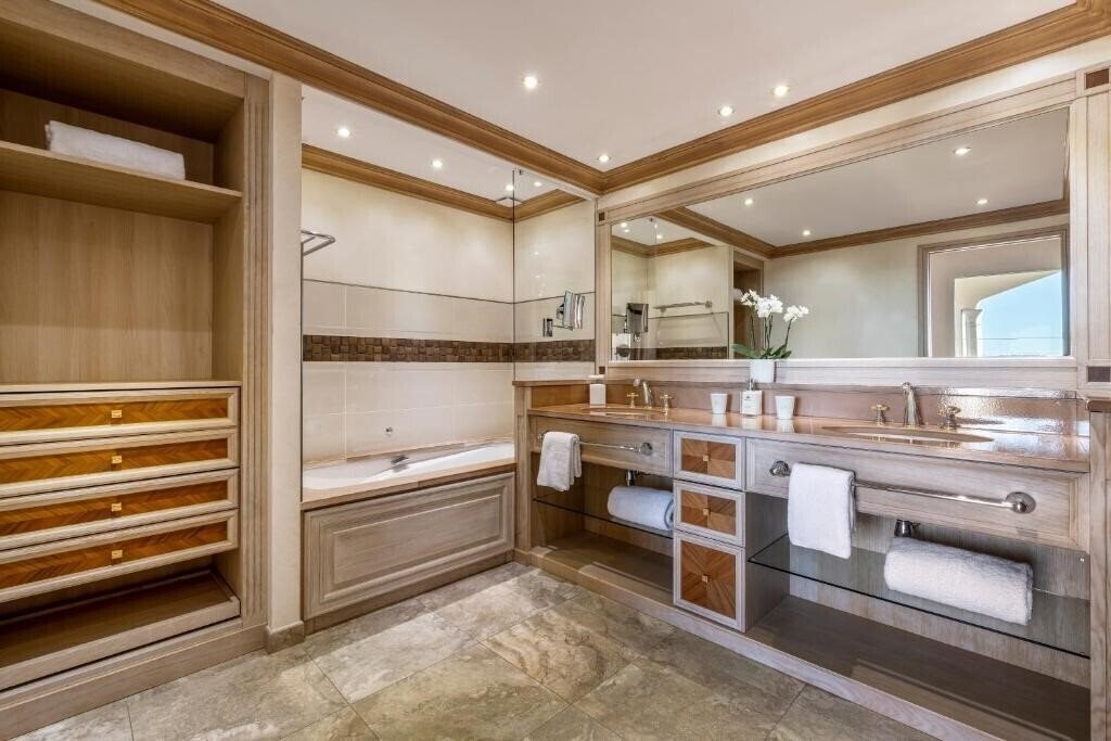 Hotel Chateau De La Messardiere 5*