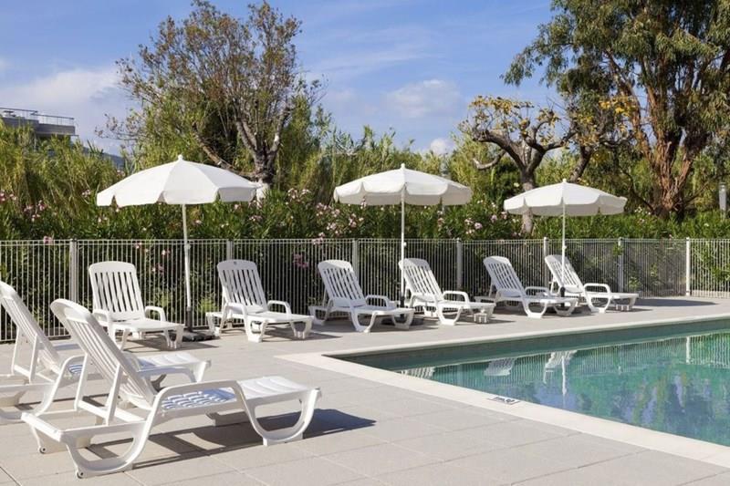 Imaginea Comfort Suites Cannes Mandelieu 3*