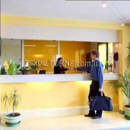 Отель Kyriad Nice Saint Isidore 3*