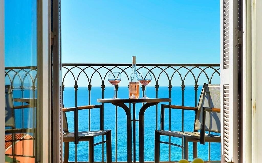 Hotel La Perouse 4*