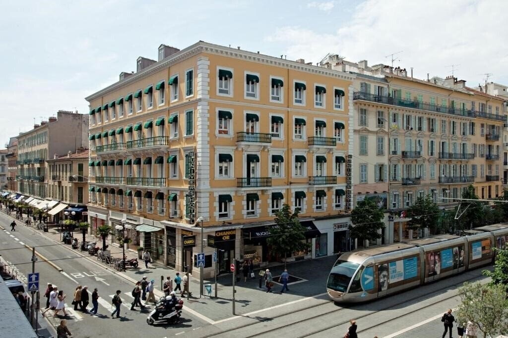 Hotel Univers 3*