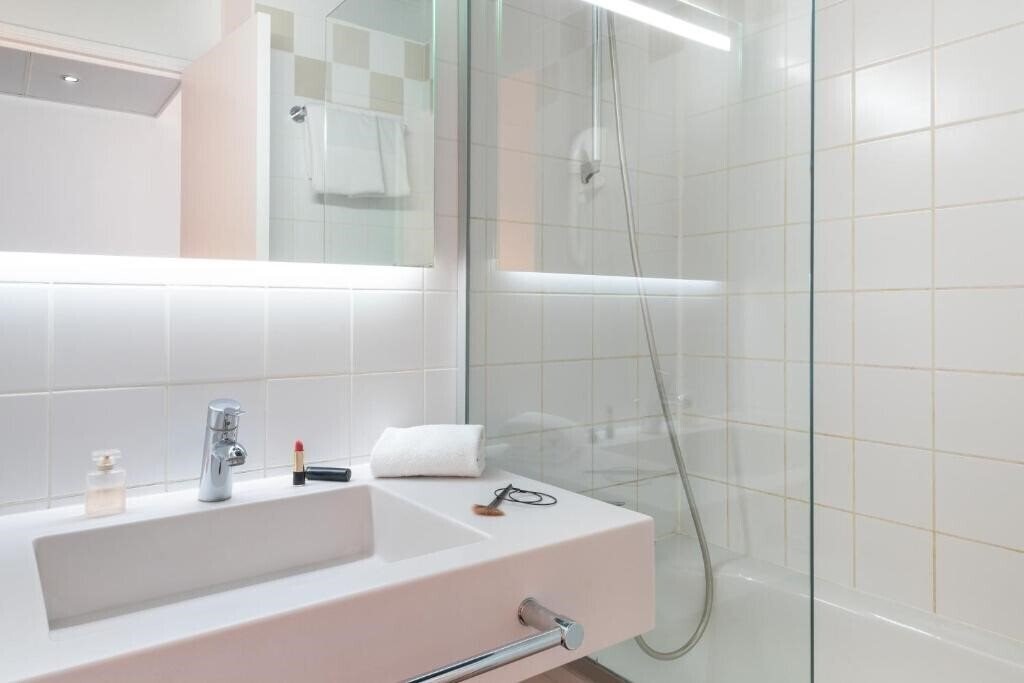 Fotografii Ibis Styles Gare De L'Est 3*