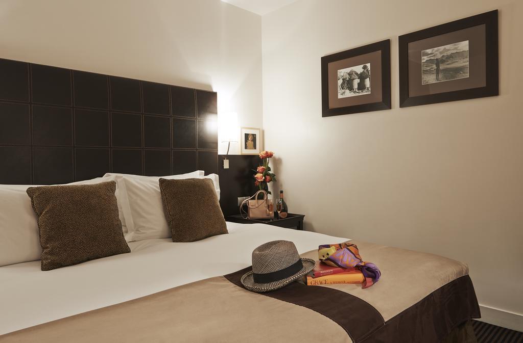 Hotel Plaza Tour Eiffel 4*