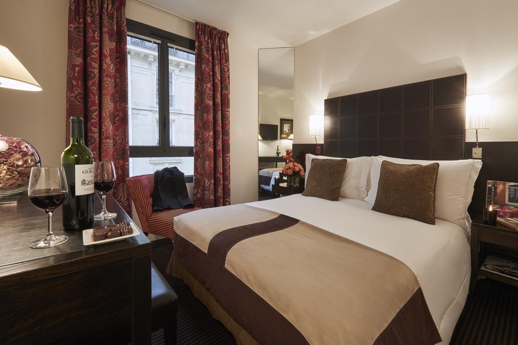 Fotografii Plaza Tour Eiffel 4*