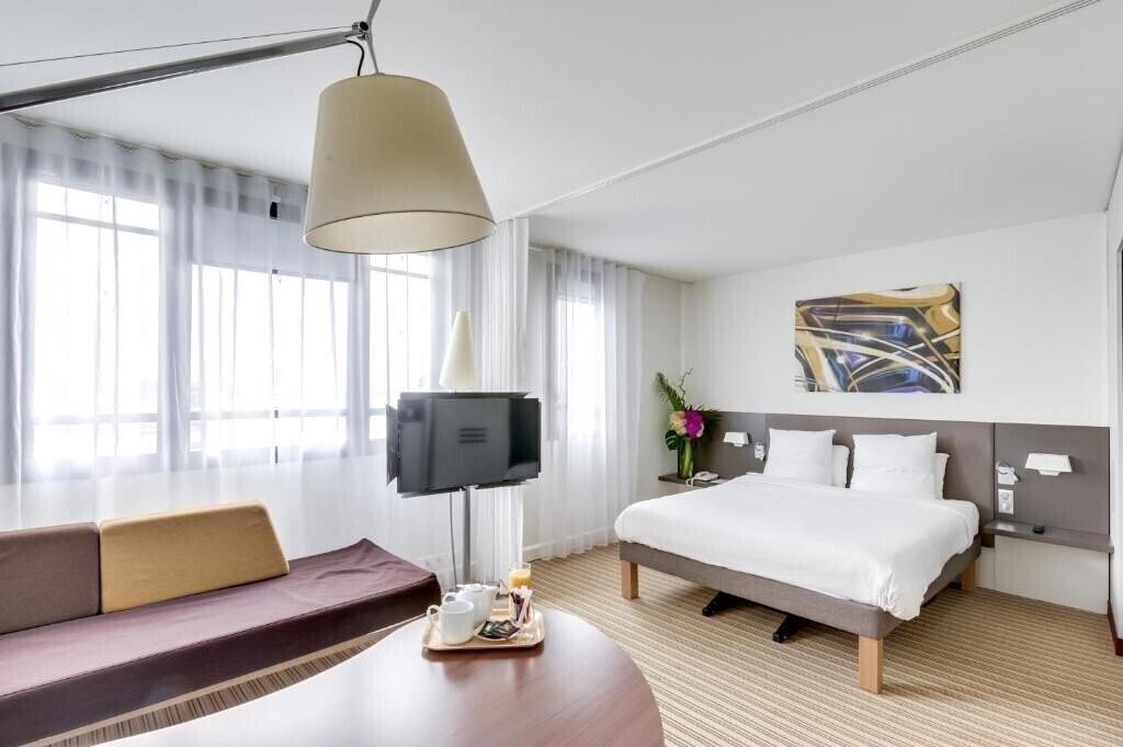 Отель Suite Novotel Paris Porte De Montreuil 3*