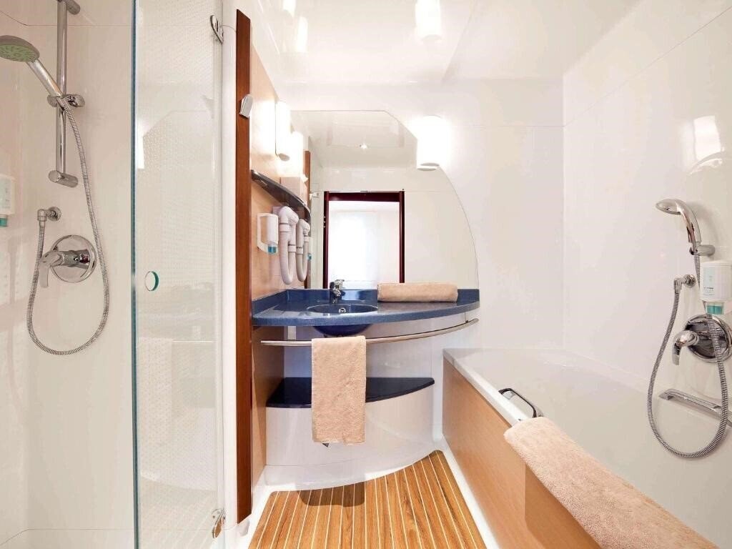 Фотография Suite Novotel Paris Porte De Montreuil 3*