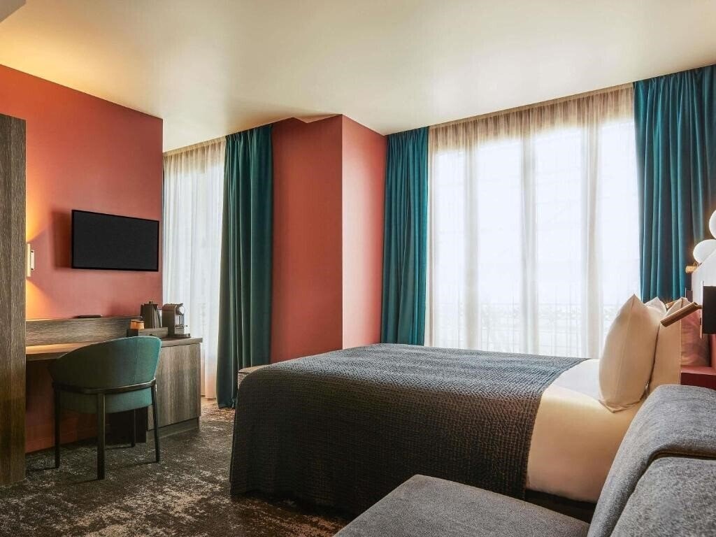 Imaginea Mercure Paris Tour Eiffel Pont Mirabeau 4*