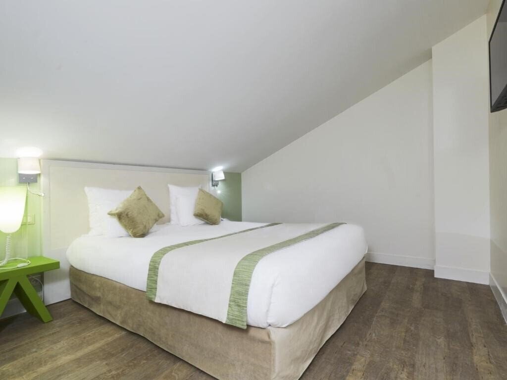 Картинка Kyriad Paris Montmartre 2*