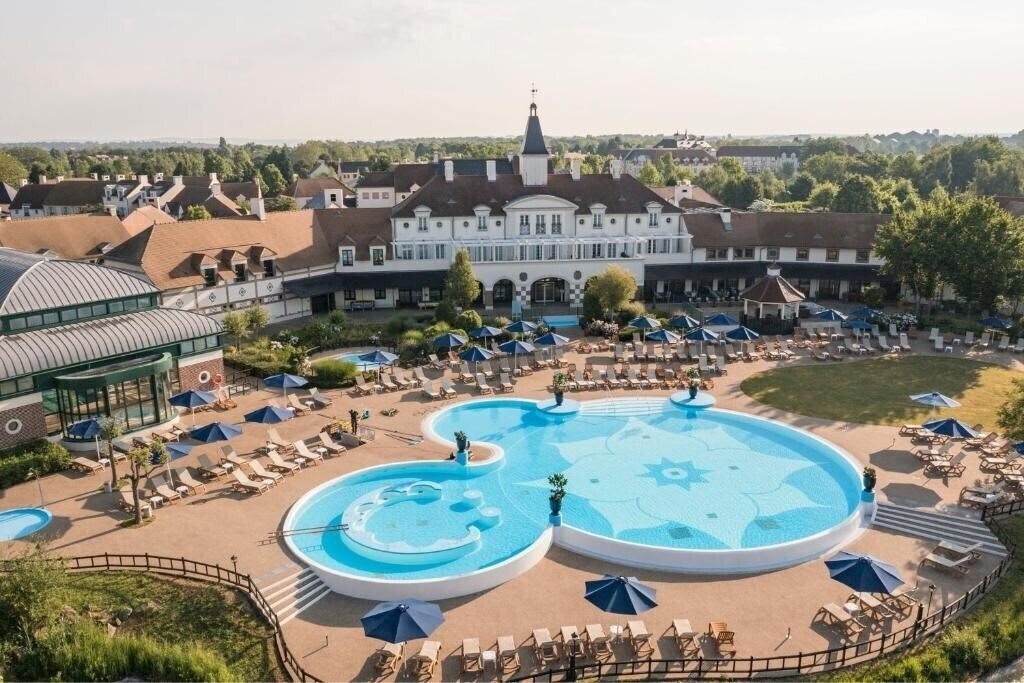 Imaginea Marriot'S Village D'Ille De France 4*