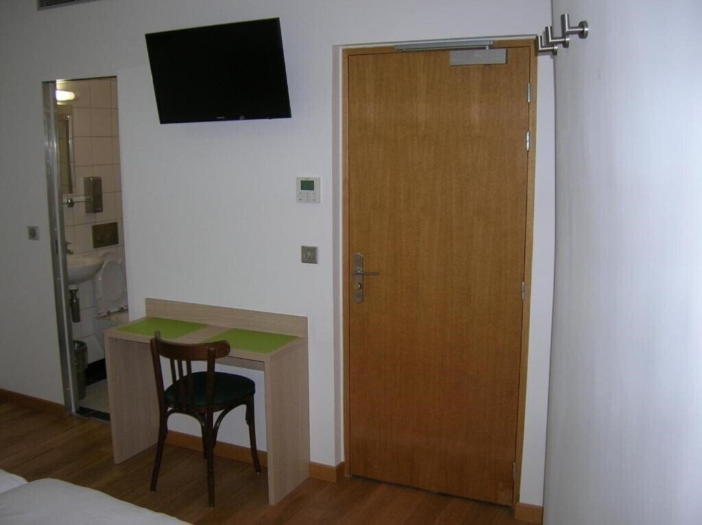 Отель Darcet 2*