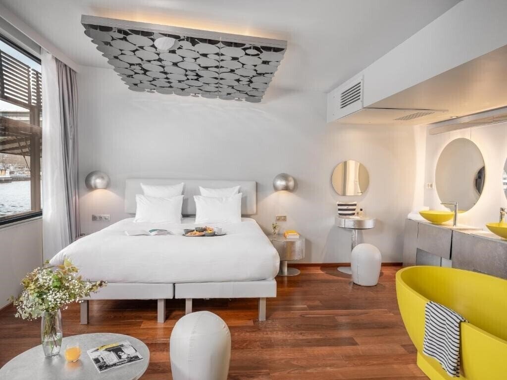 Fotografii Off Paris Seine 4*