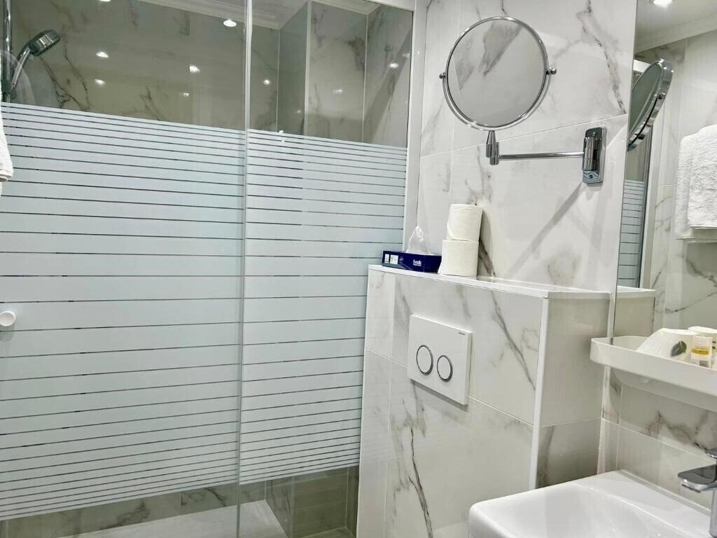 Fotografii Derby Eiffel 3*