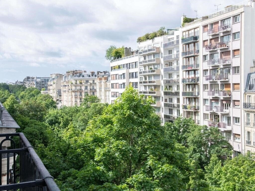 Hotel Mercure Paris Montparnasse Raspail 4*