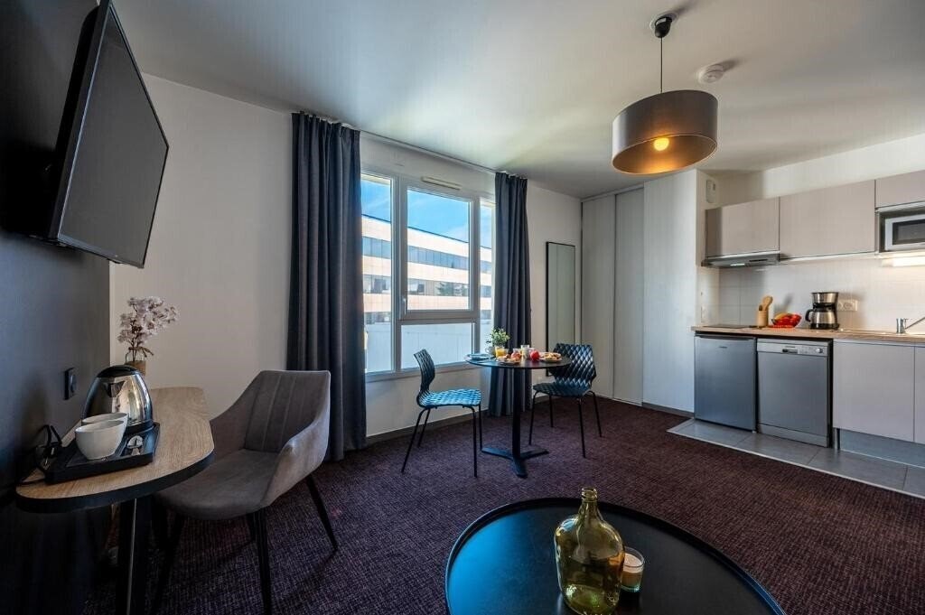 Изображение Nemea Appart Hotel Europe Velizy Villacoublay (ex. Nemea Appart'Hotel Velizy) 4*