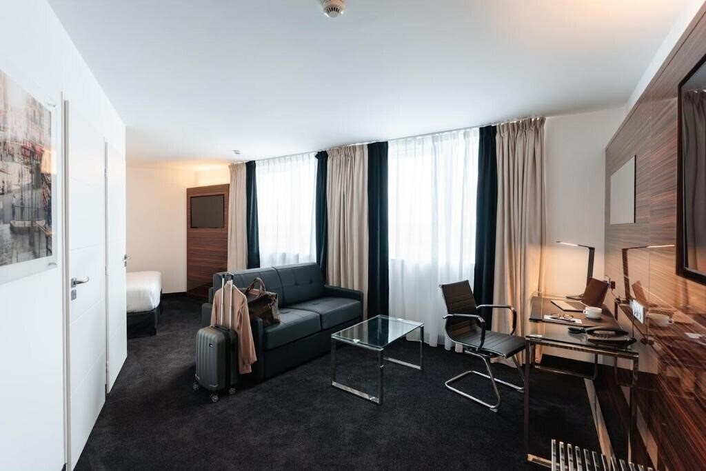 Imaginea Westotel Taverny Paris Val d'Oise 4*