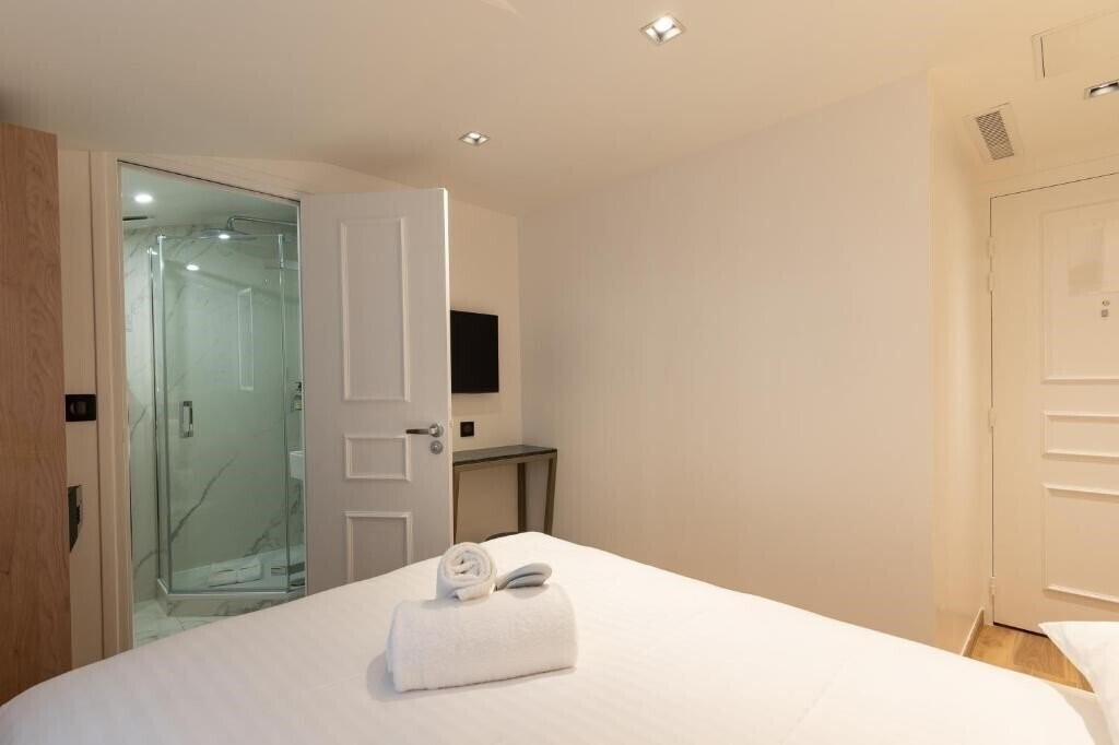 Imaginea Hotel Au Coeur de Republique 3*