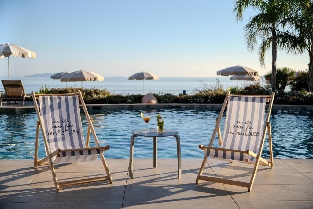 Imaginea Hotel La Villa Douce 4*