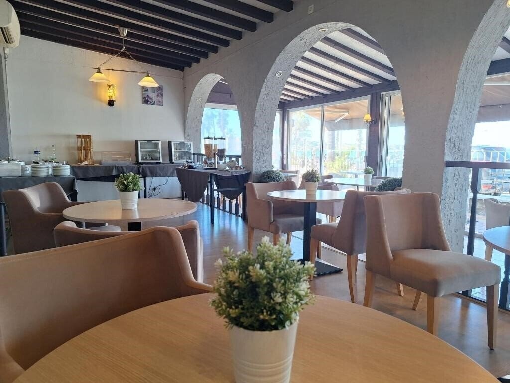 Imaginea Adonis Six Fours (ex. Bel Azur Hotel) 2*