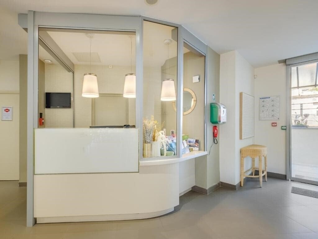 Imaginea B&B Hotel Antibes Juan Les Pins (ex. B&B Hotel Antibes Juan-Les-Pins) 3*