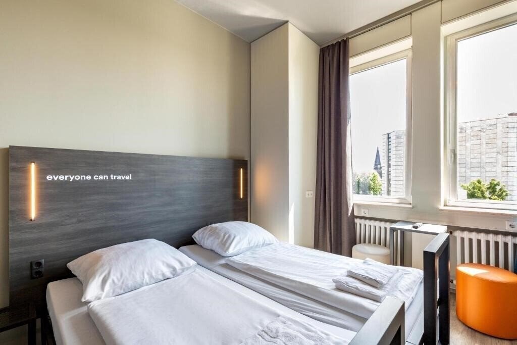 Hotel A & O Aachen Hauptbahnhof 2*