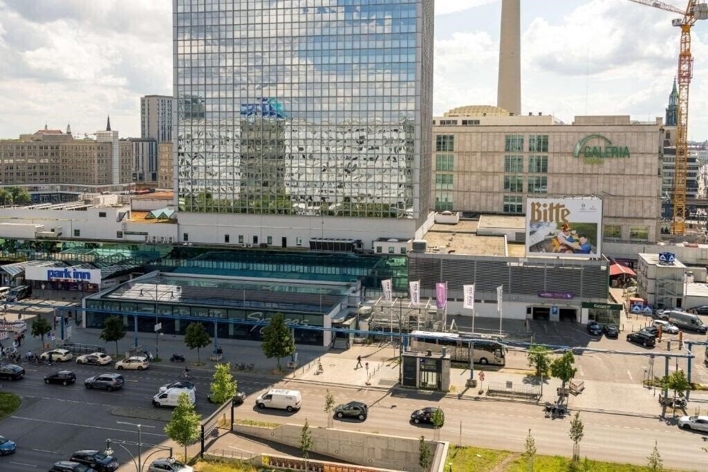 Imaginea Park-Inn Berlin Alexanderplatz 4*