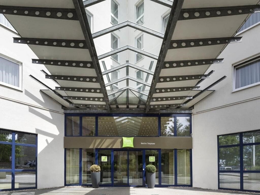 Hotel NH Berlin Treptow 4*