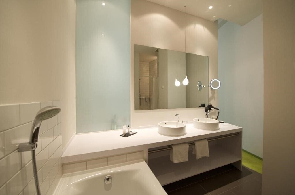 Imaginea Wyndham Garden Berlin Mitte 4*