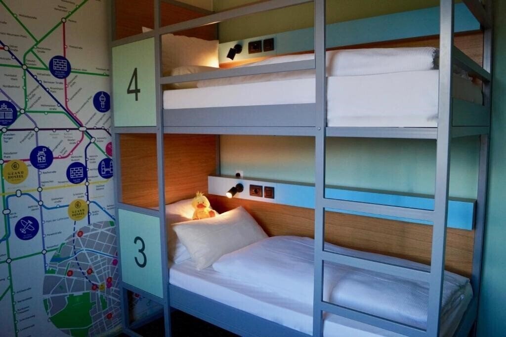Imaginea Days Inn Berlin City South 3*